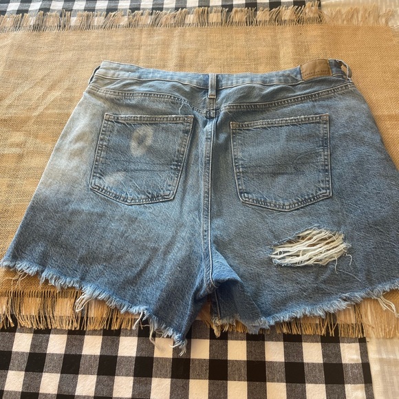 American Eagle destructed boyfriend jean shorts Size 16 - Picture 2 of 3